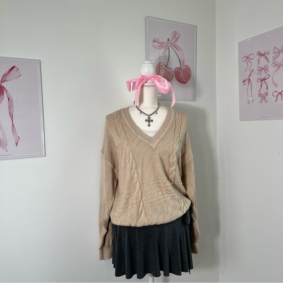 American Vintage Sweaters - Vintage Italian‎ Beige Cream Cable Knit V Neck Sweater Womens Large